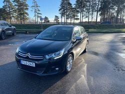 Svart Begagnad 2016 Citroën C4 Halvkombi | 89 900 kr (Marknadspris)