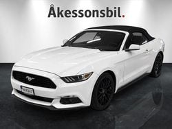 Vit Begagnad 2015 Ford Mustang Cab | 309 000 kr