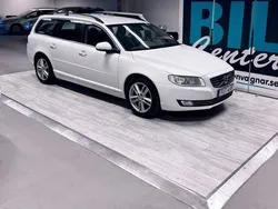 Vit Begagnad 2015 Volvo V70 Momentum Kombi | 178 000 kr (Marknadspris)