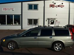 Ljusgrön Begagnad 2007 Volvo V70 Momentum Kombi | 44 900 kr (Marknadspris)