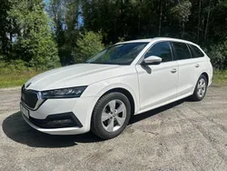 Vit Begagnad 2021 Skoda Octavia Kombi | 158 000 kr (Marknadspris)