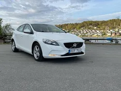Vit Begagnad 2014 Volvo V40 Kinetic Kombi | 150 000 kr (Marknadspris)
