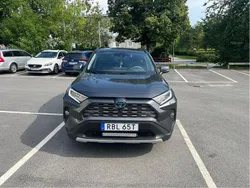 Grå Begagnad 2019 Toyota RAV4 Hybrid Executive SUV | 310 000 kr (Marknadspris)