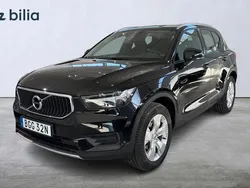 Svart Begagnad 2022 Volvo XC40 Momentum SUV | 299 900 kr (Superpris)