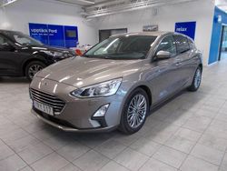 Grå Begagnad 2018 Ford Focus Titanium Halvkombi | 169 400 kr (Dyr)