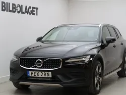 Svart Begagnad 2022 Volvo V60 CC Kombi | 259 800 kr (Bra pris)