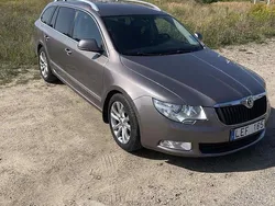Brun Begagnad 2011 Skoda Superb Elegance Kombi | 48 500 kr (Marknadspris)