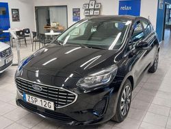 Svart (agate black) Begagnad 2022 Ford Fiesta Titanium Halvkombi | 154 400 kr