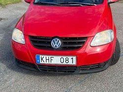 Röd Begagnad 2006 VW Fox Halvkombi | 16 000 kr
