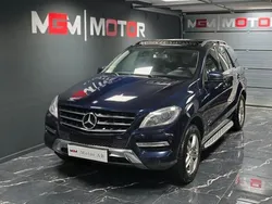 Mörkblå Begagnad 2014 Mercedes ML250 SUV | 199 900 kr