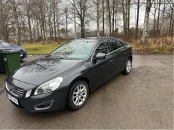 Grå Begagnad 2013 Volvo S60 Momentum Sedan | 89 900 kr (Marknadspris)