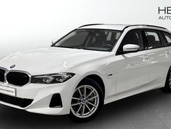 Vit Begagnad 2022 BMW 330e Kombi | 288 700 kr (Marknadspris)