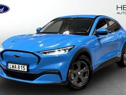 Blå (blue) Begagnad 2022 Ford Mustang Mach-E Standard Range SUV | 364 900 kr (Marknadspris)