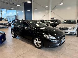 Svart Begagnad 2017 Volvo V40 Kinetic Kombi | 159 900 kr (Marknadspris)