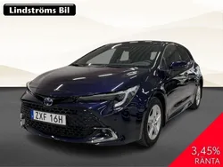 Mörkblå Begagnad 2024 Toyota Corolla Hybrid Style Halvkombi | 345 000 kr (Lite dyr)