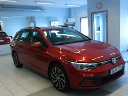 Röd (röd met) Begagnad 2020 VW Golf VIII Kombi | 215 000 kr (Marknadspris)
