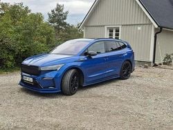 Blå Begagnad 2022 Skoda Enyaq iV SUV | 330 000 kr (Marknadspris)