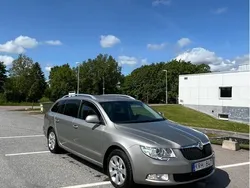 Brun Begagnad 2010 Skoda Superb Kombi | 56 000 kr (Marknadspris)