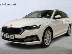 Vit Begagnad 2021 Skoda Octavia Kombi | 249 900 kr