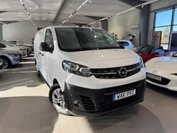 Vit (jade white) Begagnad 2024 Opel Vivaro-e Combi Business Van | 449 900 kr
