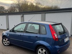 Blå Begagnad 2008 Ford Fiesta Halvkombi | 35 000 kr (Marknadspris)