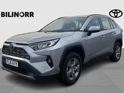 Silver Begagnad 2022 Toyota RAV4 Hybrid Active SUV | 359 900 kr (Marknadspris)