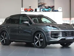 Grå Ny 2025 Porsche Cayenne SUV | 1 497 100 kr (Bra pris)