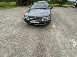 Grå Begagnad 2004 Volvo S40 Sedan | 25 000 kr (Dyr)