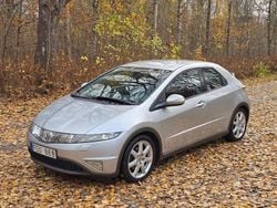 Silver Begagnad 2007 Honda Civic Sport Halvkombi | 39 900 kr (Marknadspris)