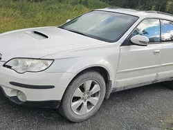 Vit Begagnad 2009 Subaru Outback SUV | 35 000 kr (Lite dyr)