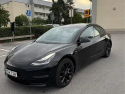 Svart Begagnad 2019 Tesla Model 3 Long Range Sedan | 224 900 kr (Marknadspris)