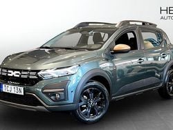 Grön (green) Ny 2025 Dacia Sandero Extreme Halvkombi | 256 200 kr (Marknadspris)