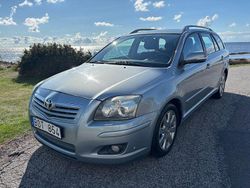 Grå Begagnad 2007 Toyota Avensis Kombi | 69 000 kr (Dyr)