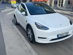 Vit Begagnad 2023 Tesla Model Y Standard Range SUV | 340 000 kr