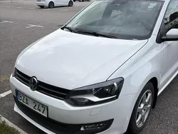 Vit Begagnad 2014 VW Polo Halvkombi | 65 000 kr (Marknadspris)