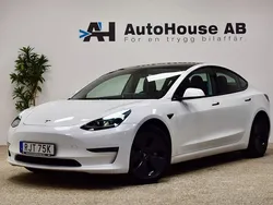Vit Begagnad 2021 Tesla Model 3 Long Range Sedan | 294 000 kr (Marknadspris)
