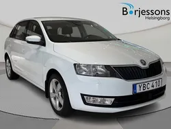 Vit Begagnad 2016 Skoda Rapid Style Halvkombi | 129 900 kr (Marknadspris)