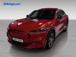Röd (svart) Begagnad 2022 Ford Mustang Mach-E Premium SUV | 449 000 kr (Bra pris)