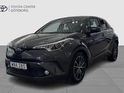 Mörkgrå Begagnad 2018 Toyota C-HR SUV | 209 900 kr (Marknadspris)