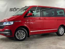 Röd Begagnad 2020 VW Multivan Highline Minibuss | 499 900 kr (Marknadspris)