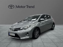 Ljusgrå (grå) Begagnad 2015 Toyota Auris Edition Halvkombi | 144 900 kr (Lite dyr)
