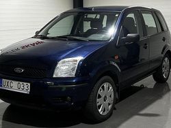 Mörkblå Begagnad 2004 Ford Fusion Halvkombi | 19 900 kr (Marknadspris)