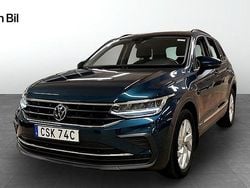Mörkblå (nightshade blue metallic) Begagnad 2022 VW Tiguan SUV | 309 900 kr (Marknadspris)
