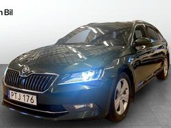 Grön Begagnad 2018 Skoda Superb Kombi | 249 900 kr (Marknadspris)