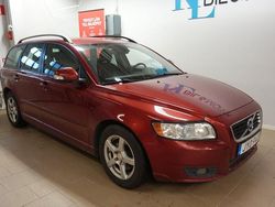 Röd (mapel röd) Begagnad 2010 Volvo V50 Momentum Kombi | 39 900 kr (Marknadspris)