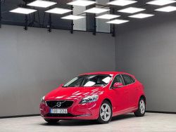 Röd Begagnad 2013 Volvo V40 Momentum Kombi | 169 900 kr (Marknadspris)