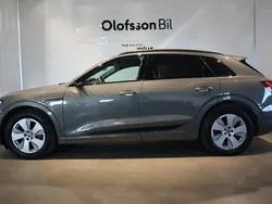 Chronosgrå metallic Begagnad 2023 Audi Q8 e-tron S-Line SUV | 739 000 kr (Superpris)