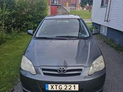 Grå Begagnad 2006 Toyota Corolla Halvkombi | 39 900 kr (Marknadspris)