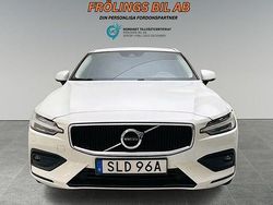 Vit Begagnad 2020 Volvo V60 Momentum Kombi | 199 900 kr (Marknadspris)