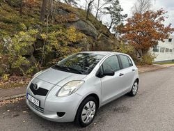 Silver Begagnad 2007 Toyota Yaris Halvkombi | 29 900 kr (Marknadspris)